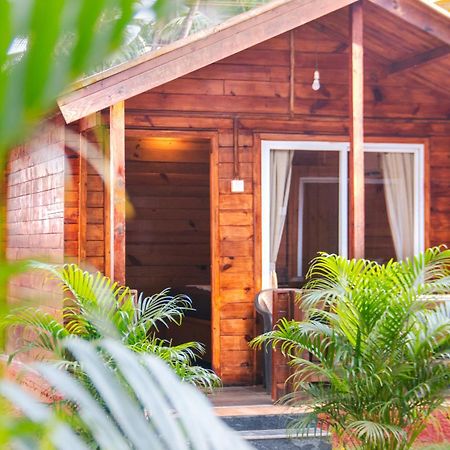 Selesta Sea By The Beach Morjim Exterior photo
