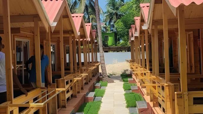 Selesta Sea By The Beach Morjim Exterior photo