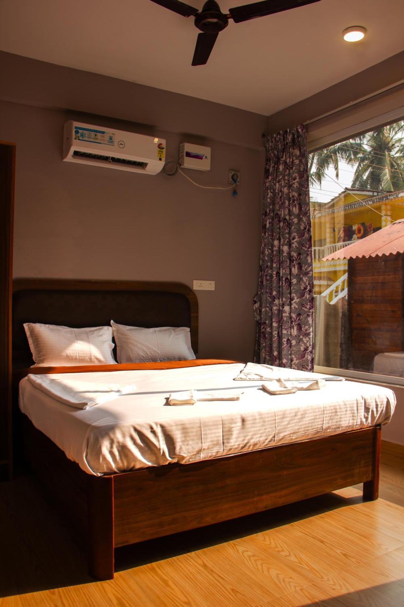 Selesta Sea By The Beach Morjim Exterior photo