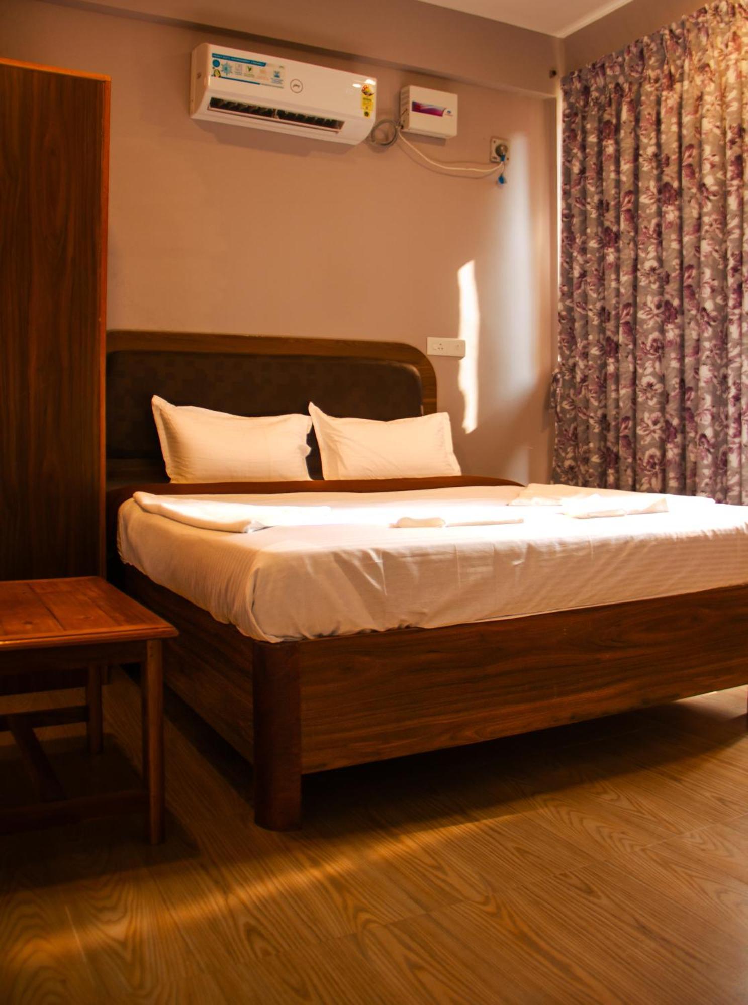 Selesta Sea By The Beach Morjim Exterior photo