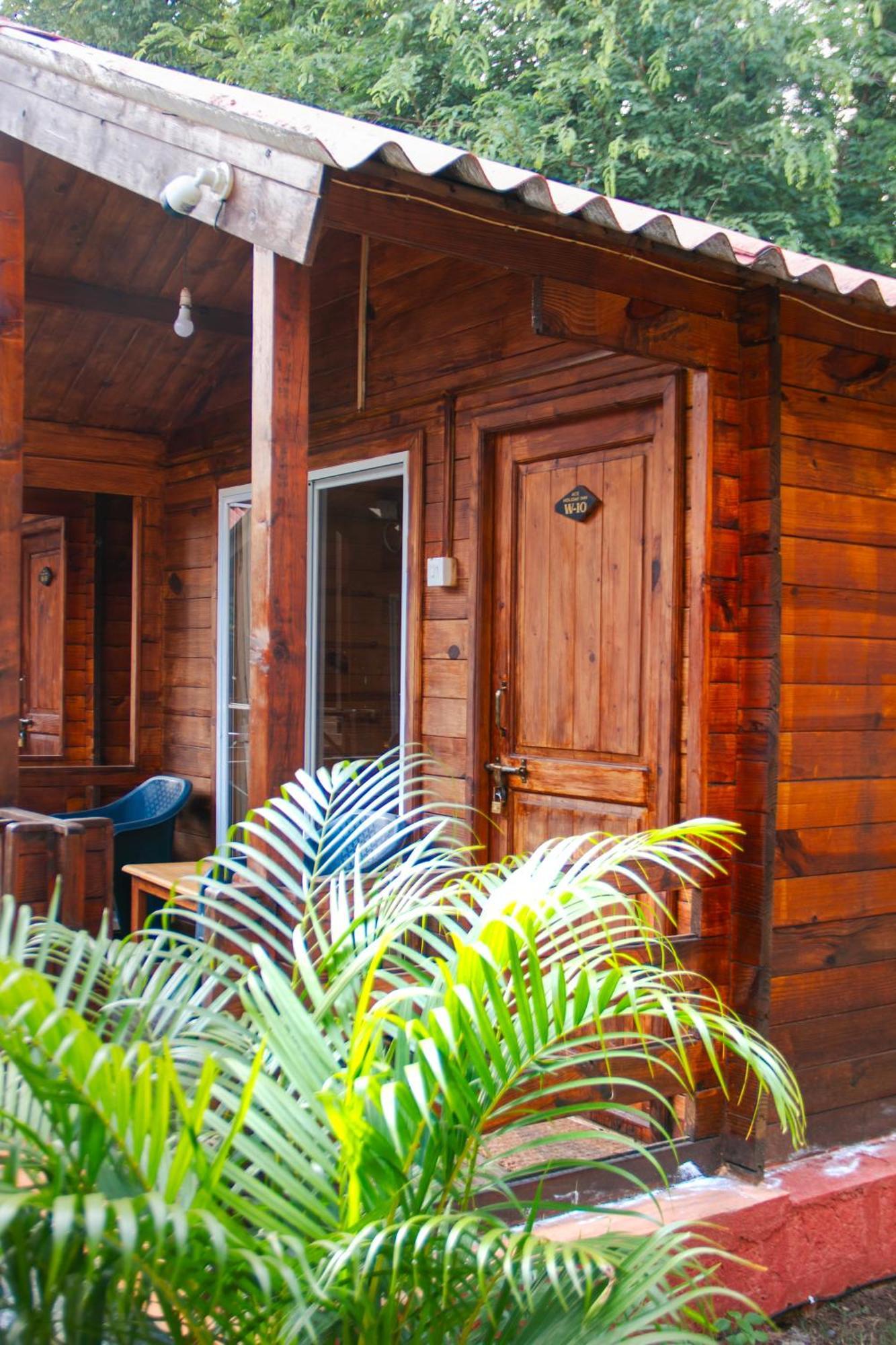 Selesta Sea By The Beach Morjim Exterior photo
