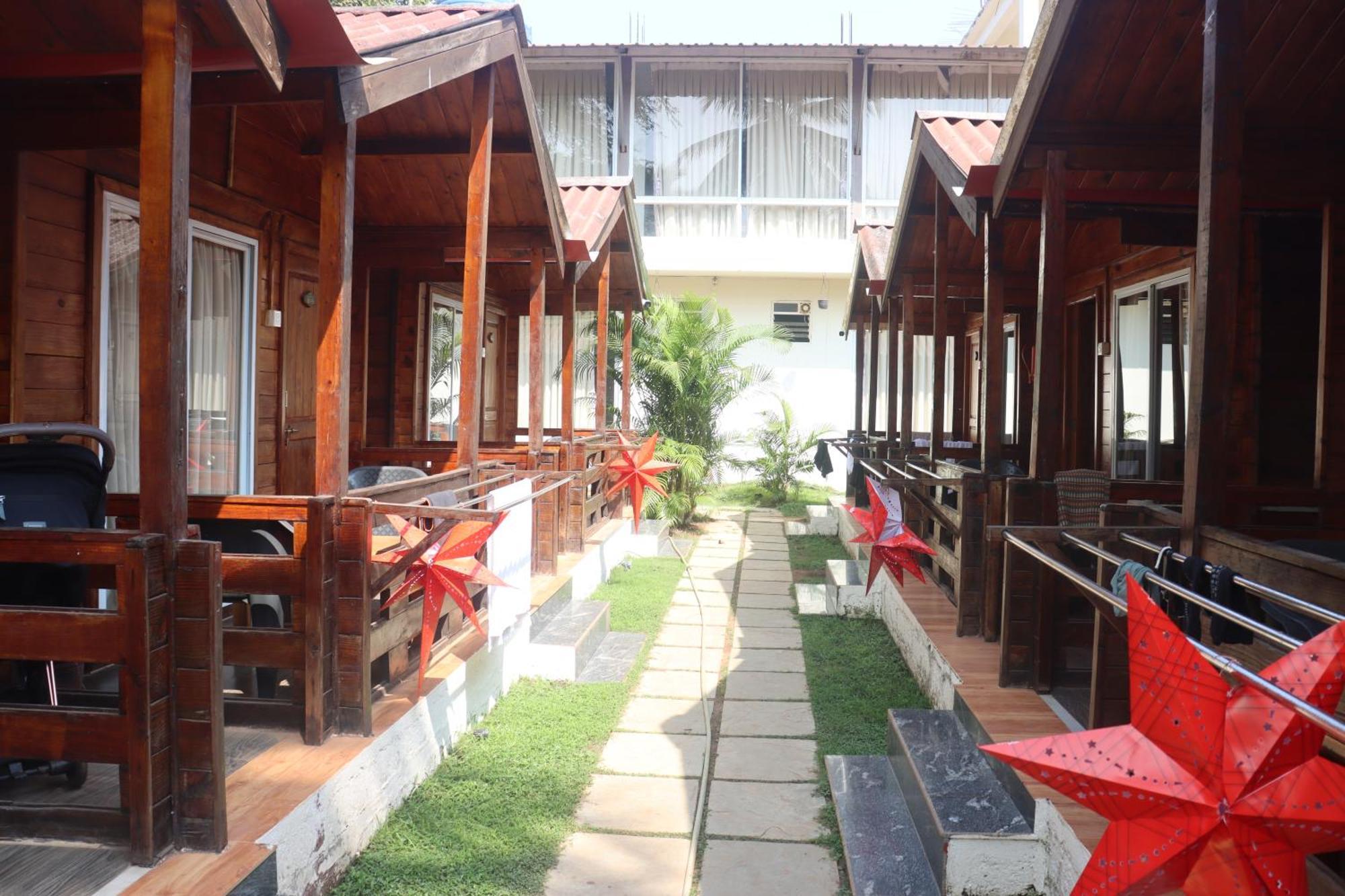 Selesta Sea By The Beach Morjim Exterior photo
