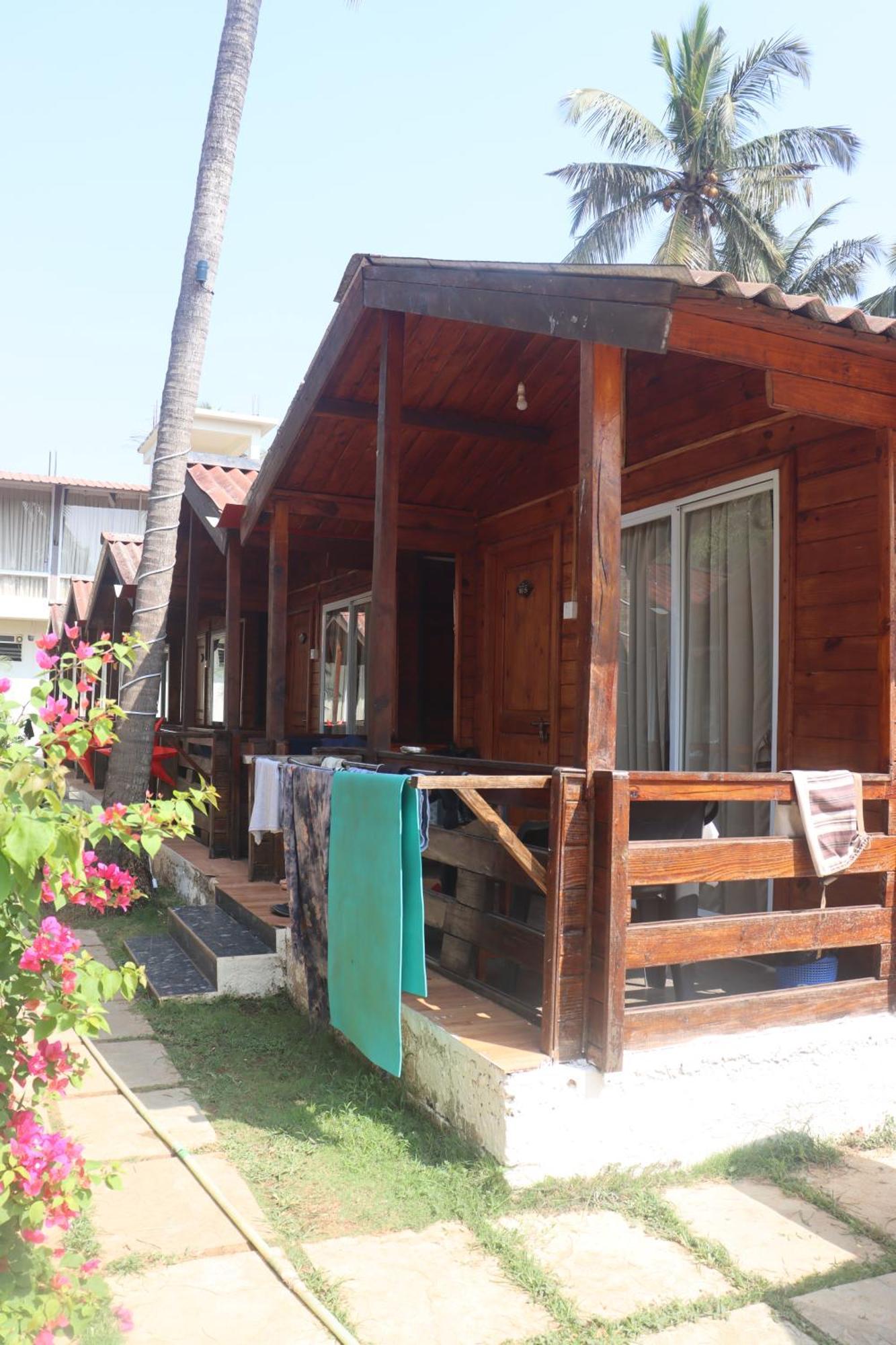 Selesta Sea By The Beach Morjim Exterior photo